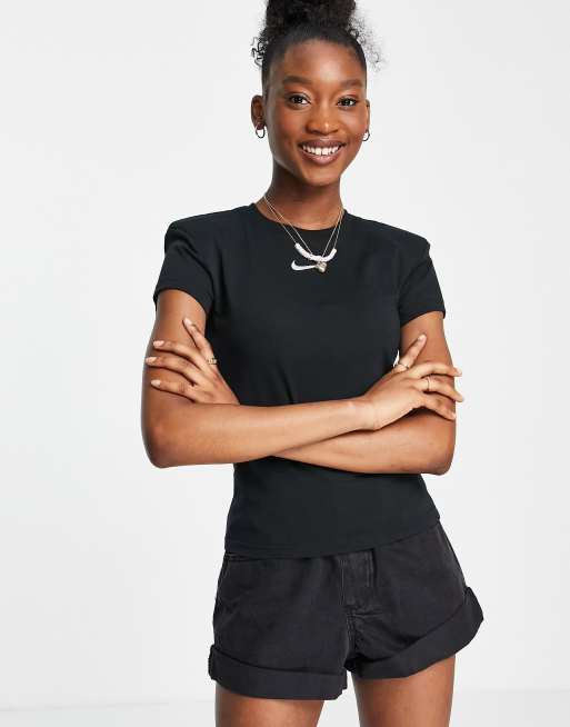 Nike - T-shirt met schoudervullingen in zwart