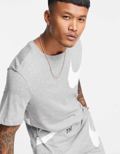Nike T shirt met Swoosh logo in grijs ASOS