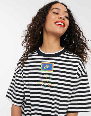 Nike - T-shirt oversize a righe con sgno della pace | ASOS