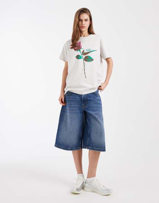 Nike - T-shirt oversize grigio chiaro con grafica rosa, 2 di 4
