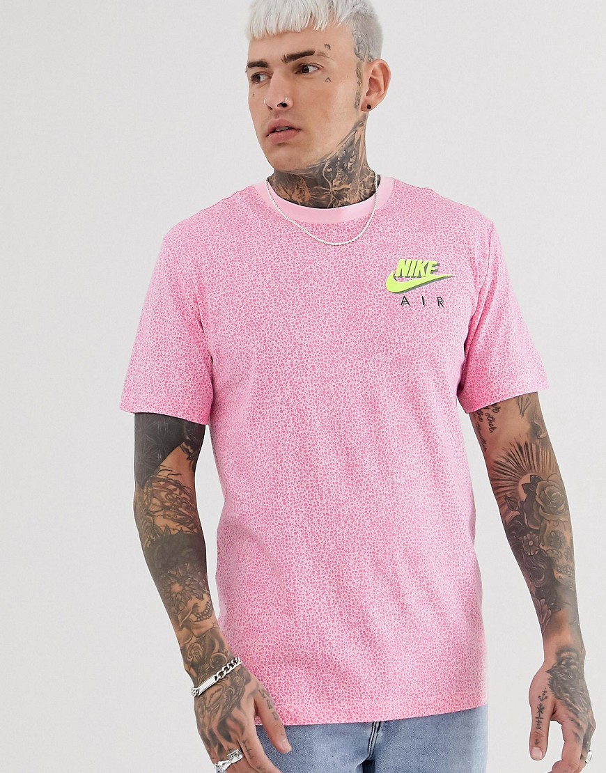 Nike - T-shirt rosa con piccolo logo fluo