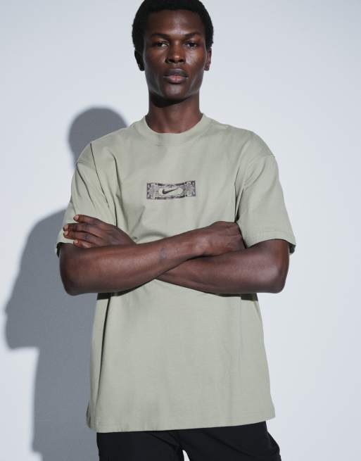 Nike t-shirt with chateau back print in khaki, 4 of 9