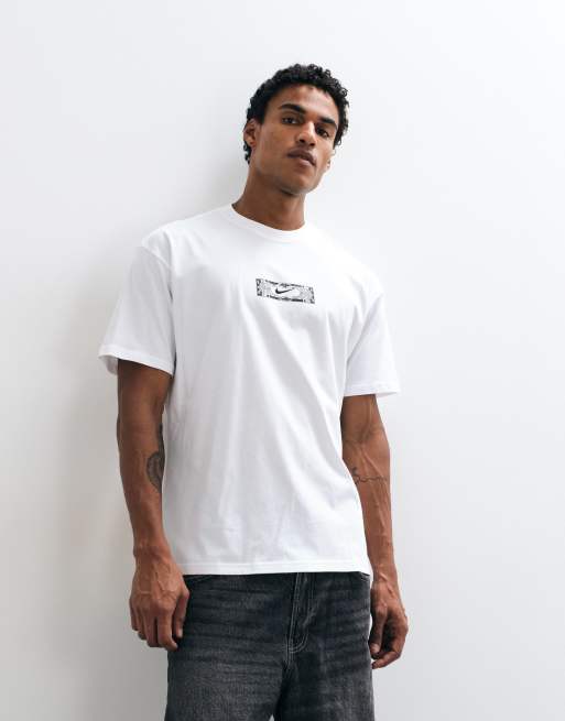 Nike t-shirt with chateau back print in white, 2 of 5