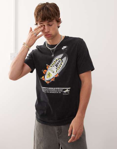 Nike t-shirt with graphic in black - view 1