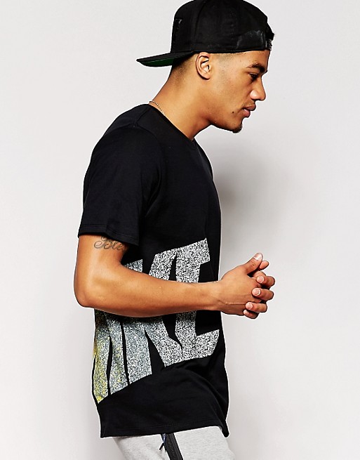 Nike | Nike T-Shirt With Side Logo