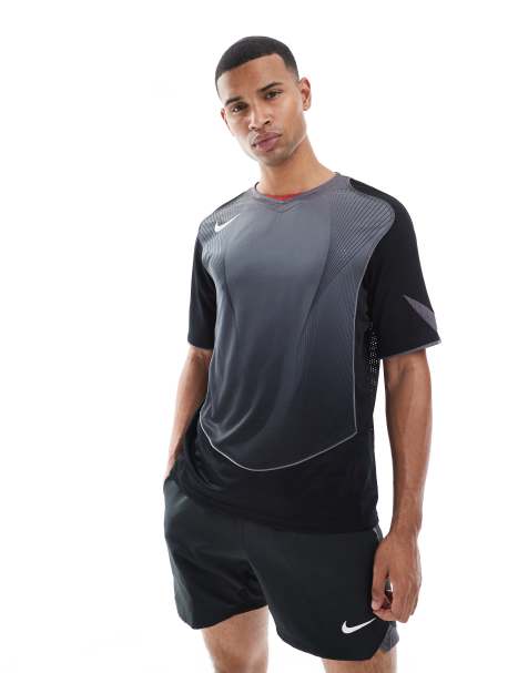 Nike – T90 – Dri-FIT – Svart t-shirt - view 1