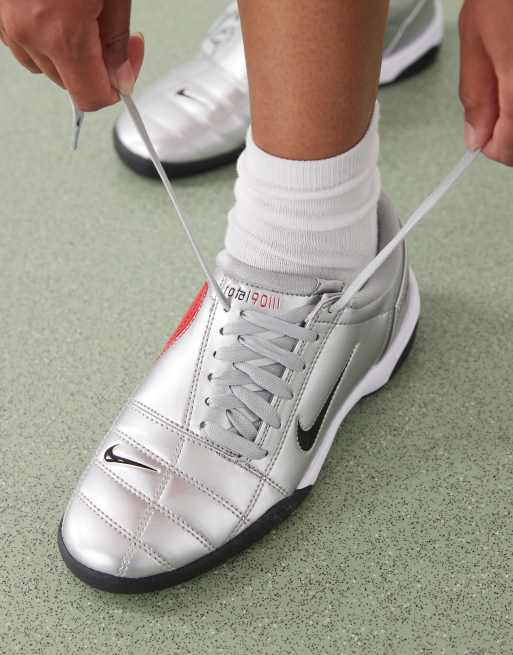 Nike – T90 – Metallic-Sneaker in Silber und Rot, 5 von 5