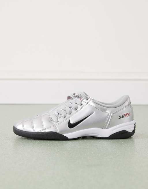 Nike - T90 - Metallisk sølvfarvede sneakers med røde detaljer, 2 af 5