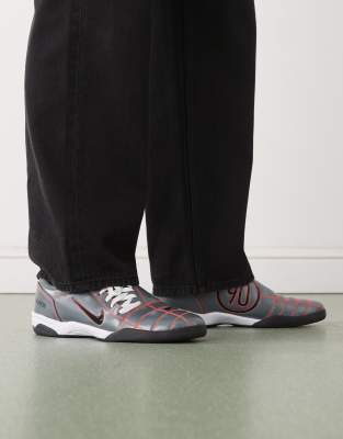 Nike T90 Sneakers In Silver