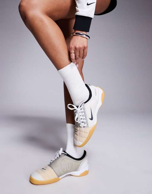 Nike – T90 – Svarta och vita träningsskor, 3 av 5