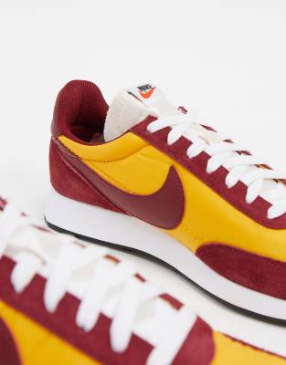 red nike tailwind 79