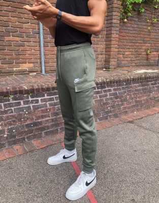 nike club cuffed cargo joggers in khaki