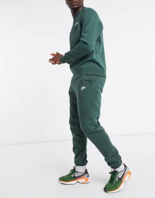 nike club casual fit cuffed joggers in black