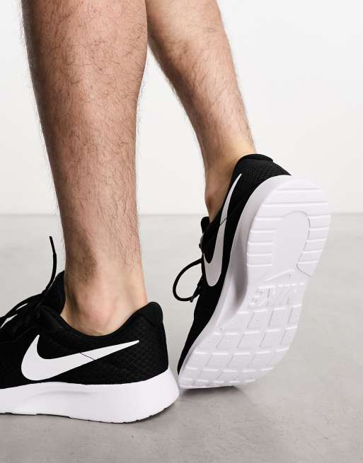 Nike tanjun sneakers black and outlet white