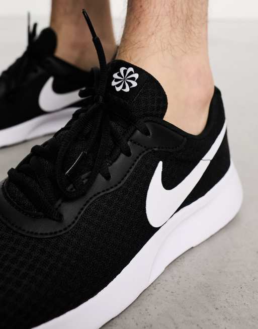 Nike tanjun sneakers black sale