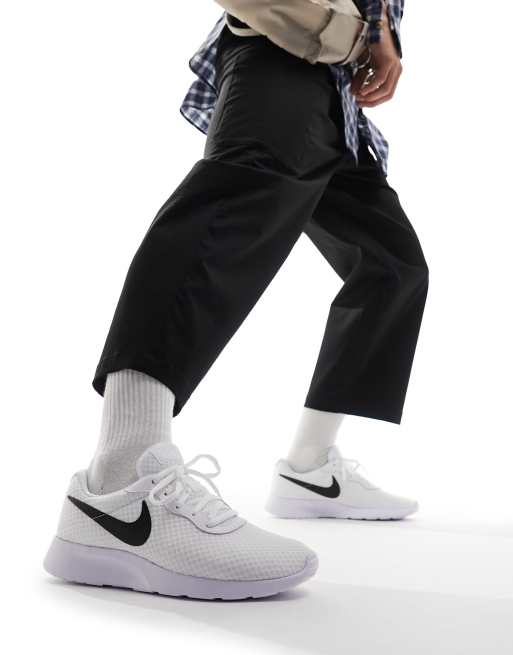 Nike tanjun 2025 with jeans men