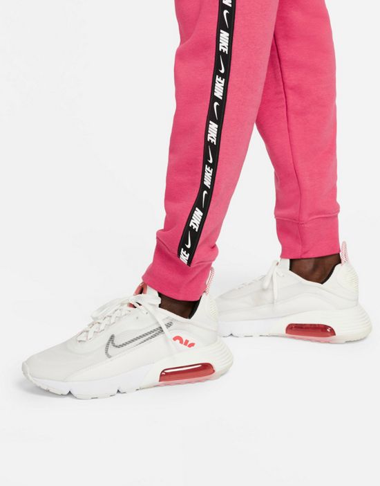 https://images.asos-media.com/products/nike-tape-pack-regular-fit-cuffed-fleece-sweatpants-in-dusty-pink/200630796-3?$n_550w$&wid=550&fit=constrain