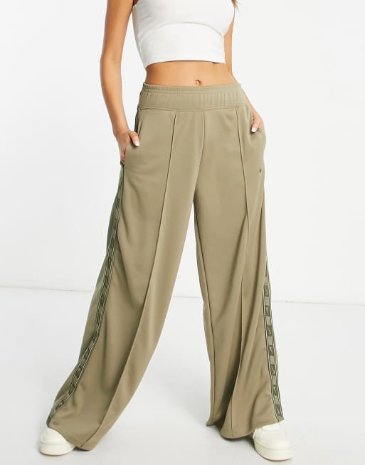 https://images.asos-media.com/products/nike-taping-pack-high-rise-straight-leg-fleece-sweatpants-in-khaki-khaki/201307023-1-darkbrown?$n_640w$&wid=513&fit=constrain