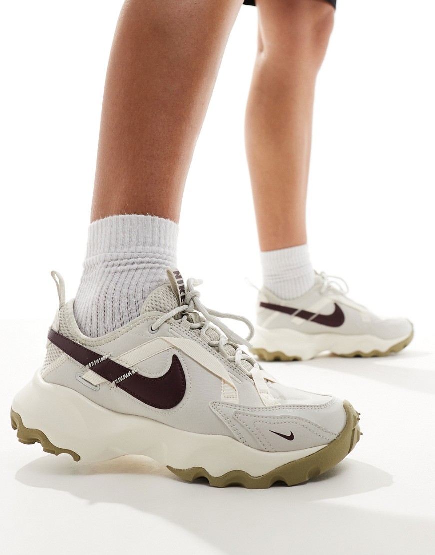 Nike Tc 7900 Sneakers In Beige And Black-neutral