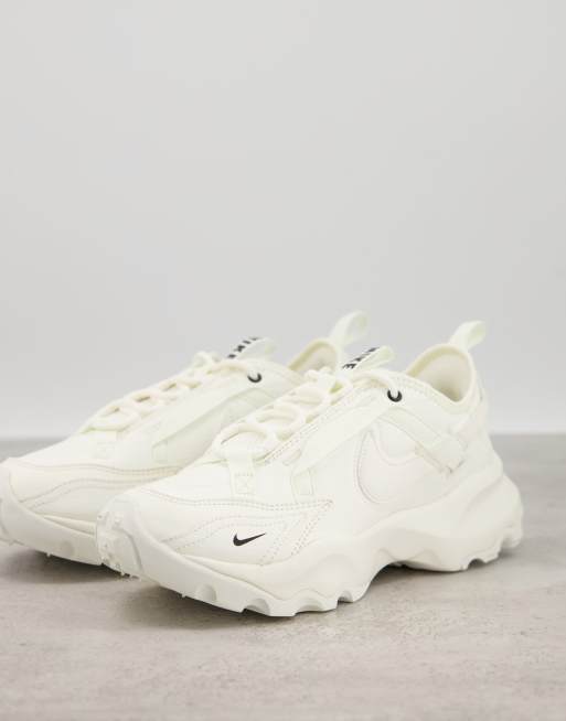 Nike TC 7900 sneakers in sail/black | ASOS