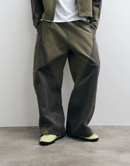 Nike Tech Boreas jogger con fondo aperto in khaki, 4 di 5
