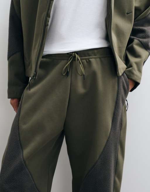 Nike Tech Boreas joggingbukser med åben kant i khaki, 3 af 5