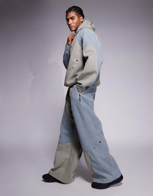Nike – Tech Boreas – Jogginghose in Grau mit offenem Saum, 3 von 5