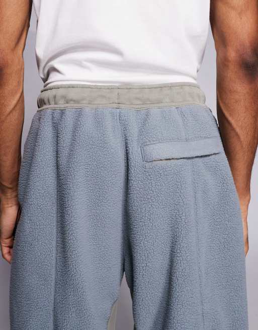 Nike – Tech Boreas – Jogginghose in Grau mit offenem Saum, 5 von 5