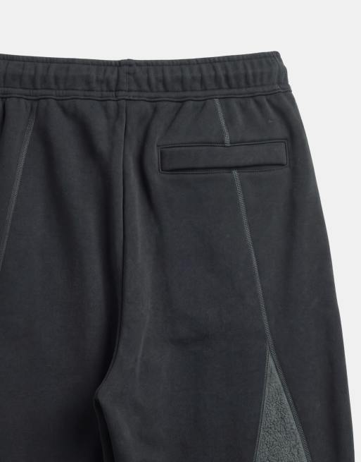 Nike Tech Boreas mjukisbyxor med öppen fåll i svart, 9 av 9