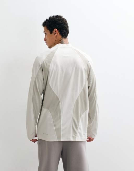 Nike Tech Evolution jersey T-shirt in beige , 2 of 5