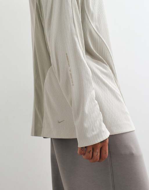 Nike Tech Evolution jersey T-shirt in beige , 5 of 5