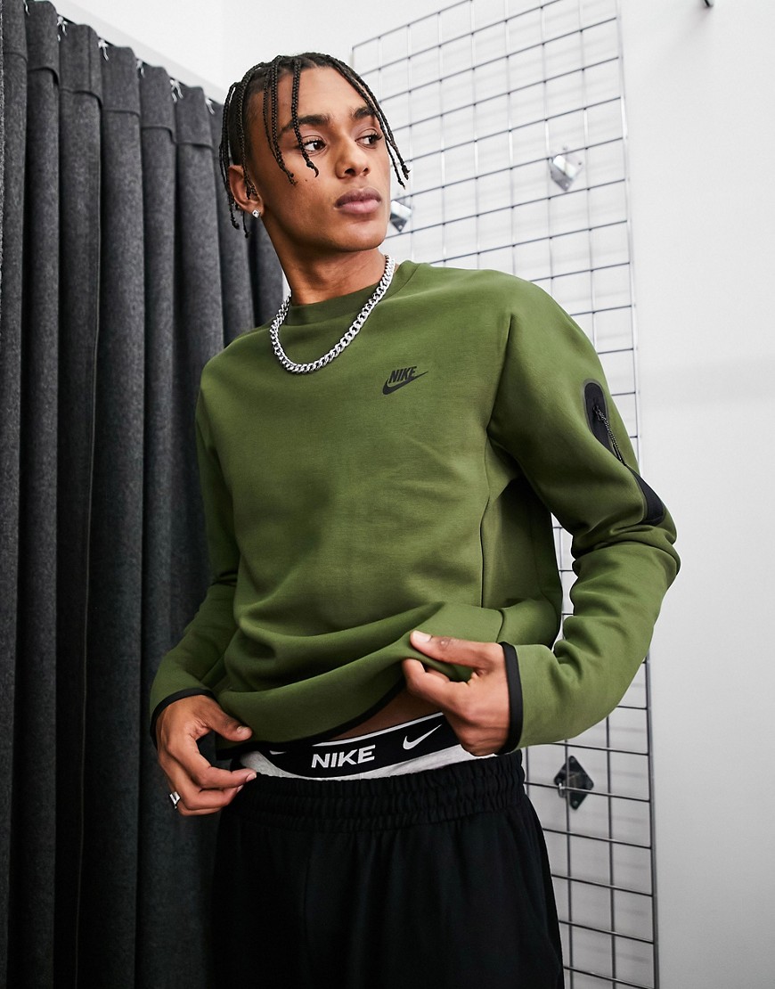 Nike Tech Fleece crew neck sweatshirt in khaki-Green