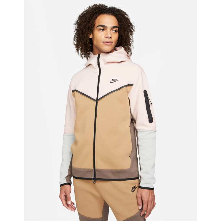 Brown tech fleece 2025