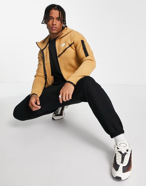 Nike tech sale fleece gold