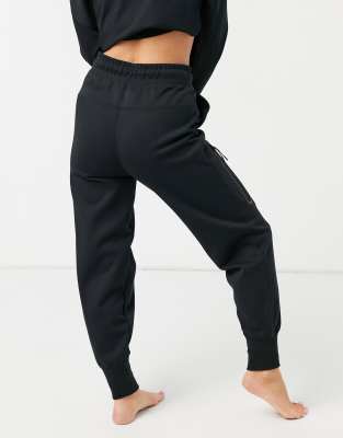 nike tech fleece jogger black