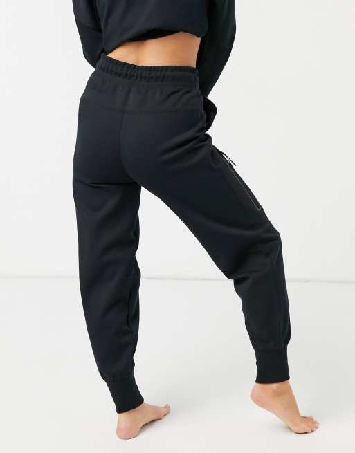 Tech fleece 2025 joggers womens