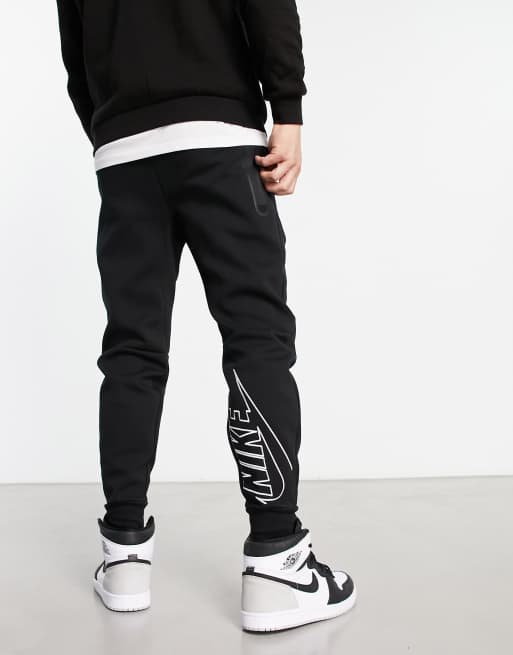 Tech Fleece Skinny Jogger Trackpant In Black