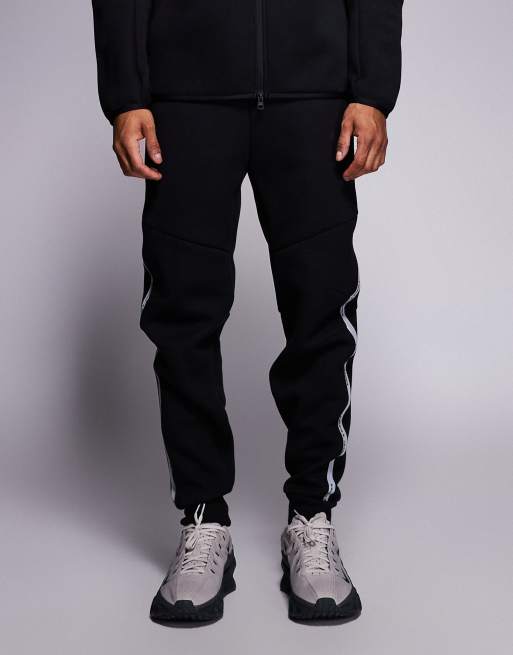 Nike – Tech Fleece – Jogginghose in Schwarz mit reflektierenden Details, 2 von 5