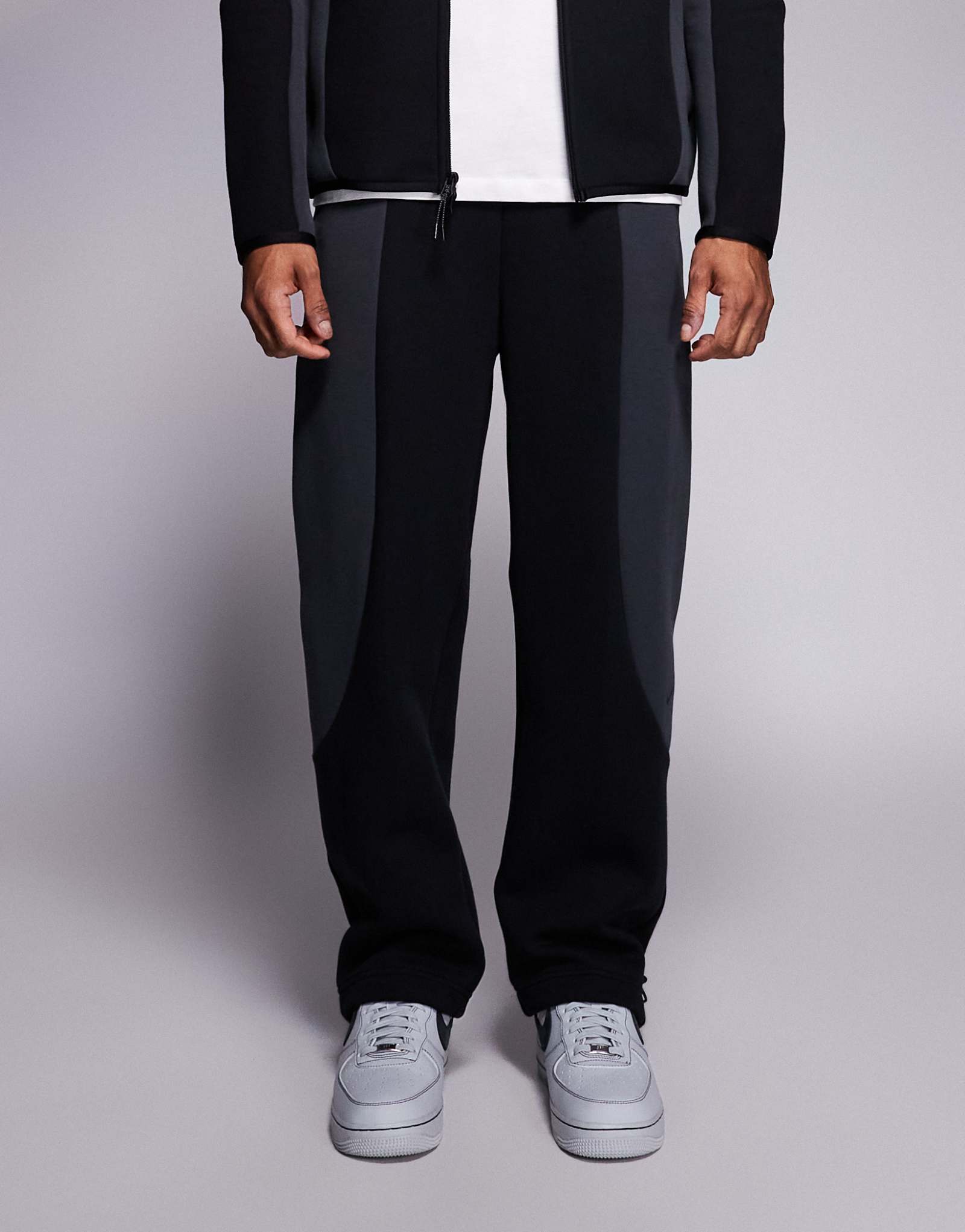 Спортивные брюки Nike Tech Fleece Pro черного и серого цветов