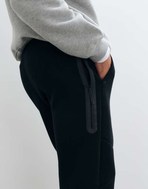 Nike Tech Fleece reflective open hem jogger in black, 4 of 5
