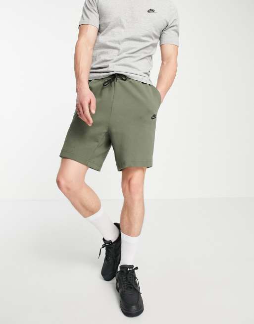 Nike tech shop fleece shorts fit