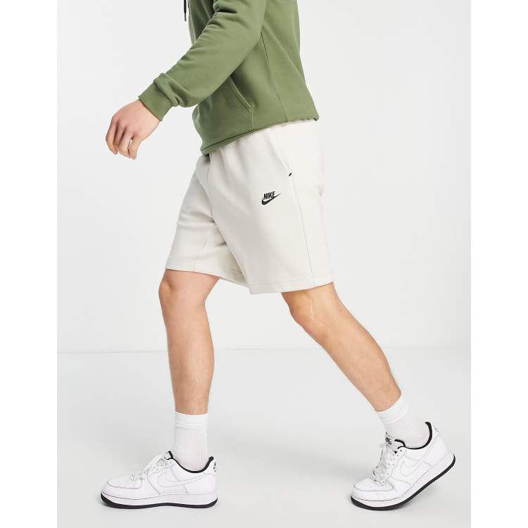 Shorts nike hot sale tech fleece