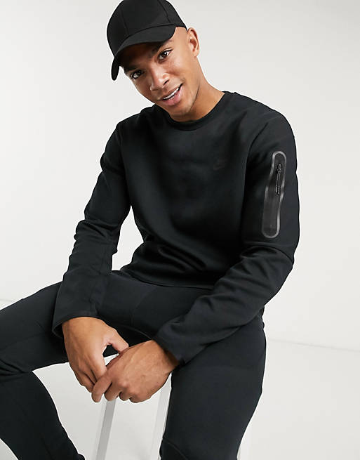 Nike – Tech Fleece – Svart sweatshirt med rund halsringning