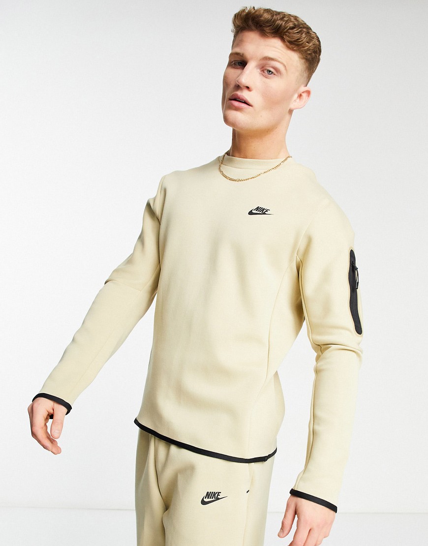 Nike - Tech - Fleece - Sweater met ronde hals in zandkleur-Neutraal