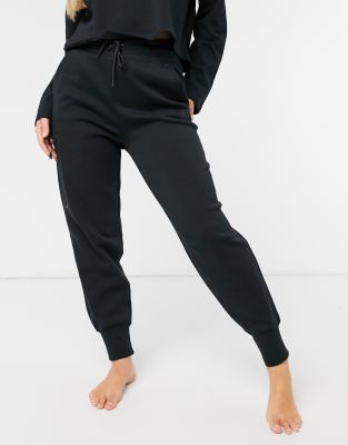 nike tech fleece black sweatpants