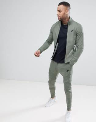 tech fleece fit