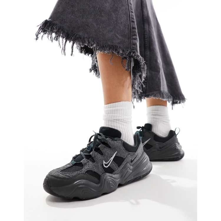 Nike Tech – Hera – Czarne buty sportowe | ASOS