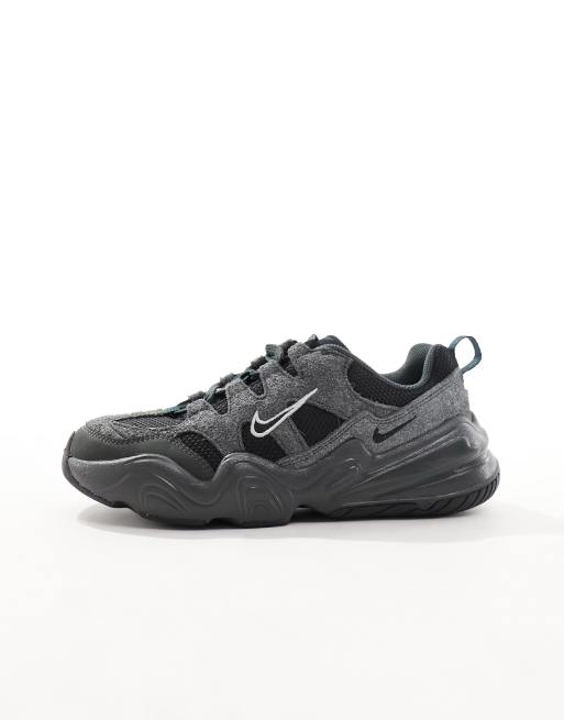 Nike Tech Hera sneakers in triple black ASOS