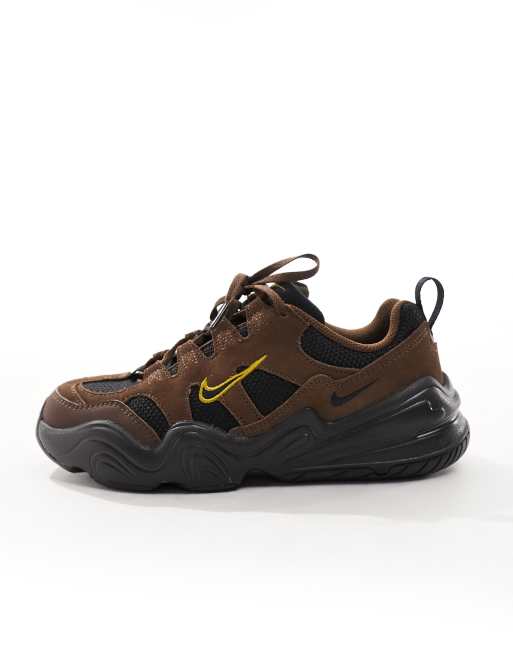 Nike nere sale suola marrone