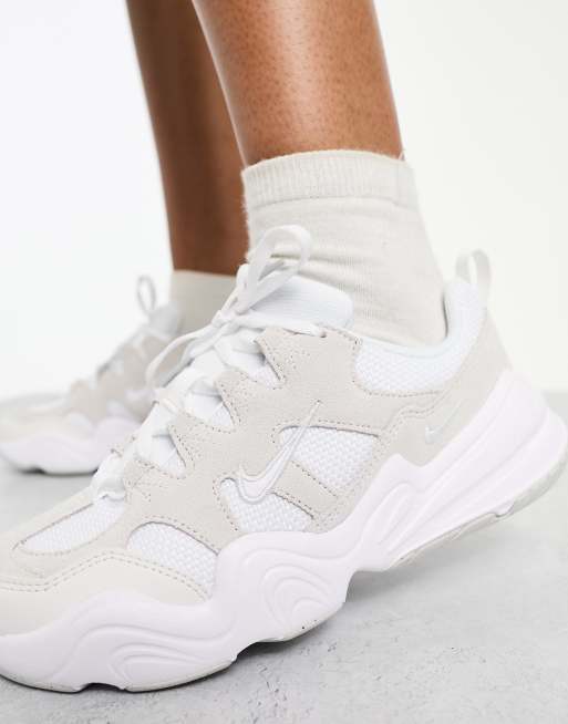 Nike tech hotsell trainer white